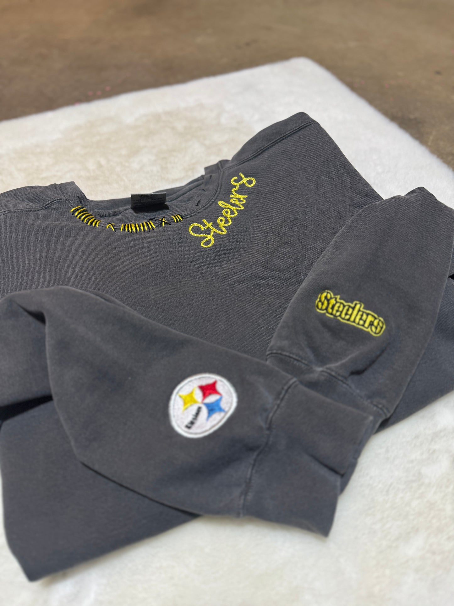 Pittsburg Steelers Distressed comfort color crew