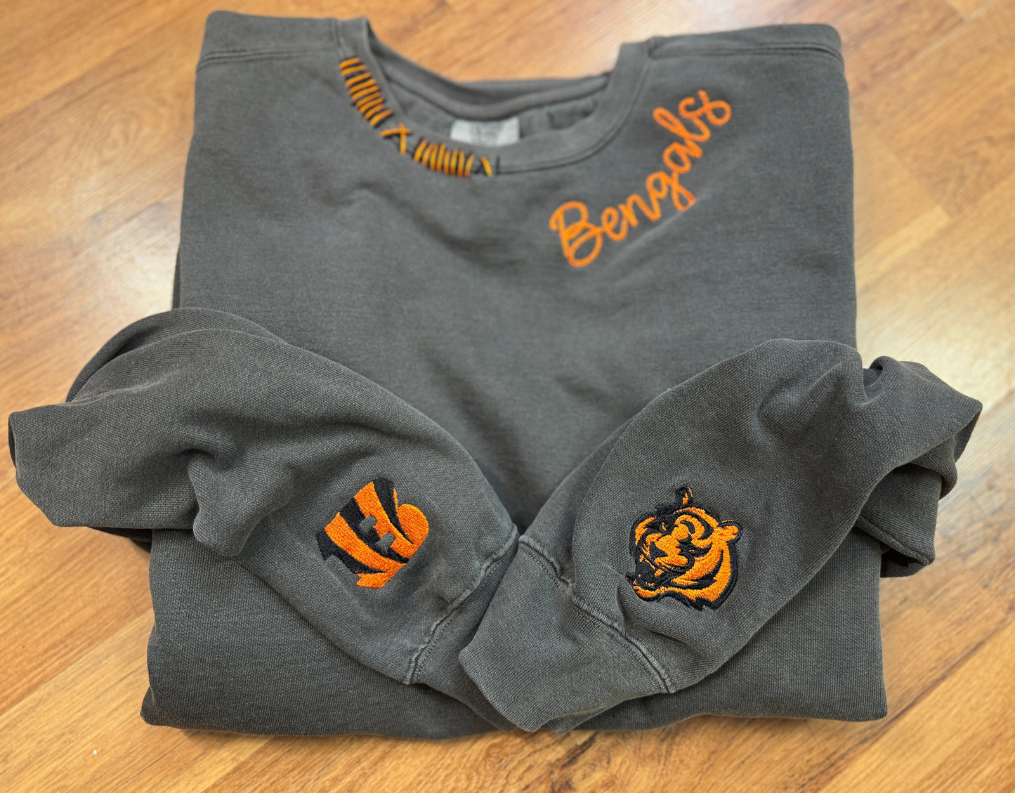 Cincinnatti Bengals Distressed comfort color crew