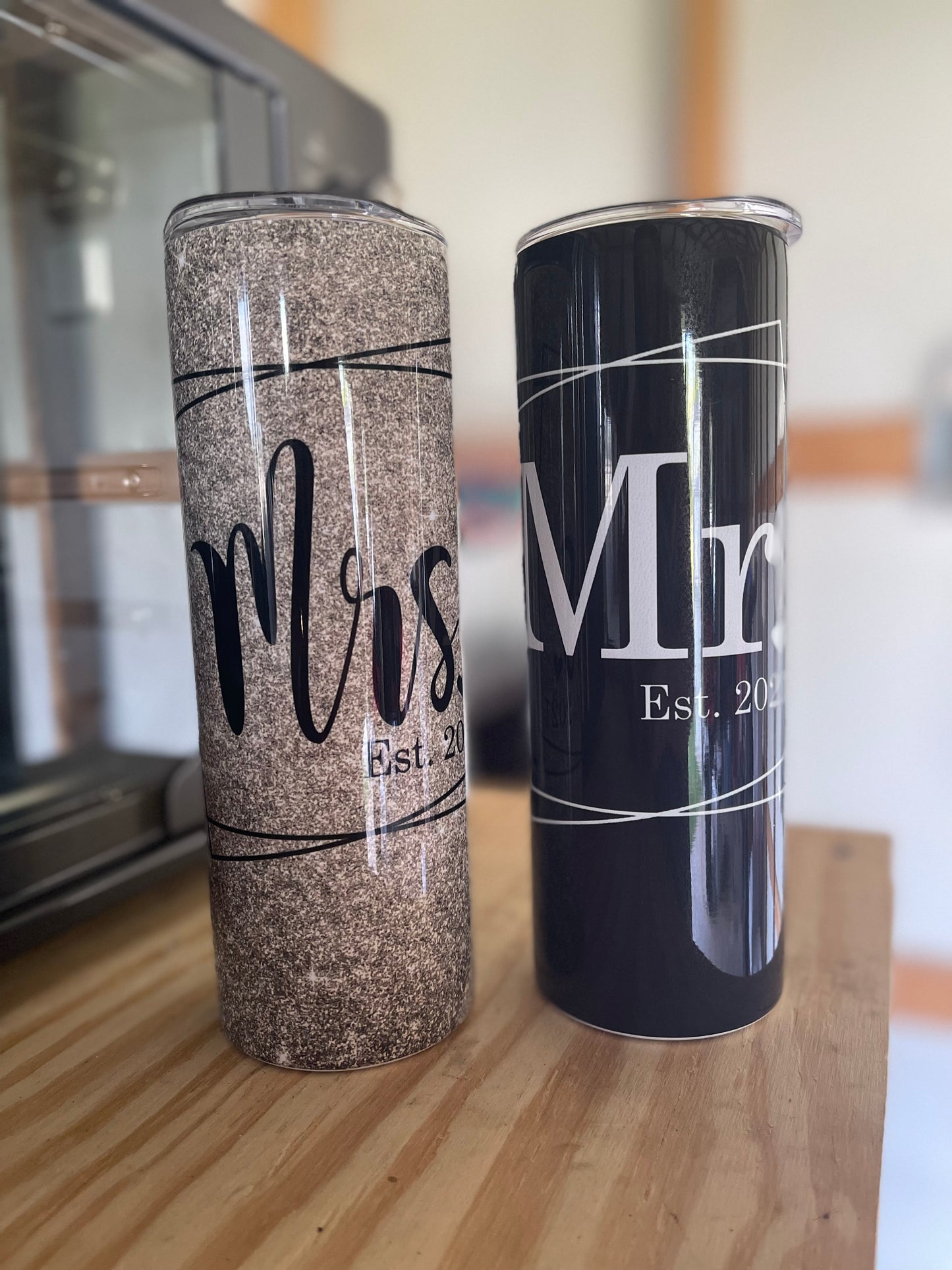 Mr and Mrs bridal tumbler set